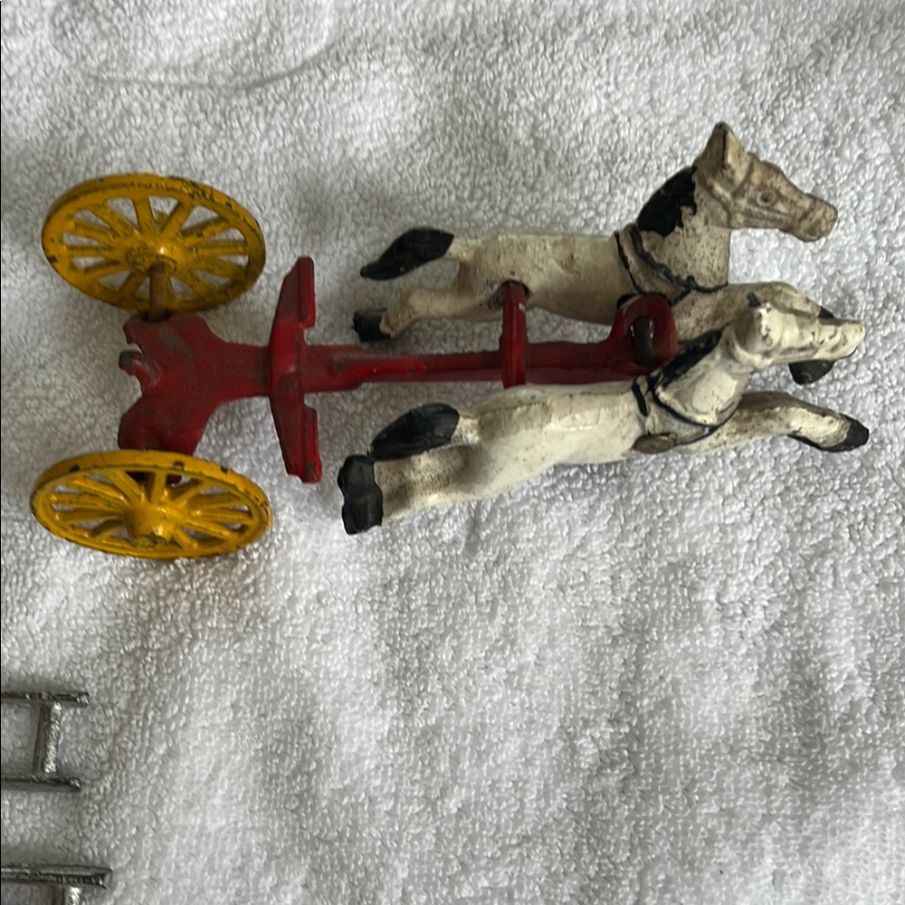 Vintage Fire Truck Toy with Horses cast iron - Picture 3 of 6